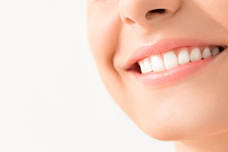 Sbiancamento denti, le istruzioni d 'uso - RIPRODUZIONE RISERVATA