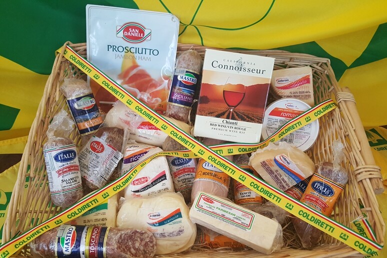 Falsi prodotti alimentari Made in Italy scovati dalla Coldiretti in Canada dove sono stati legittimati dall 'accordi di libero scambio con l 'Unione Europea (CETA) (Fonte: Coldiretti) - RIPRODUZIONE RISERVATA