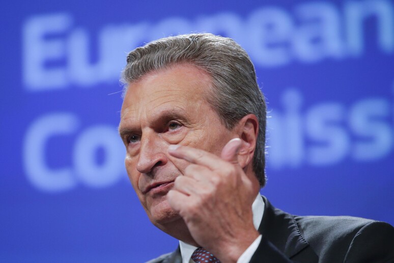 Il commissario europeo Oettinger © ANSA/EPA