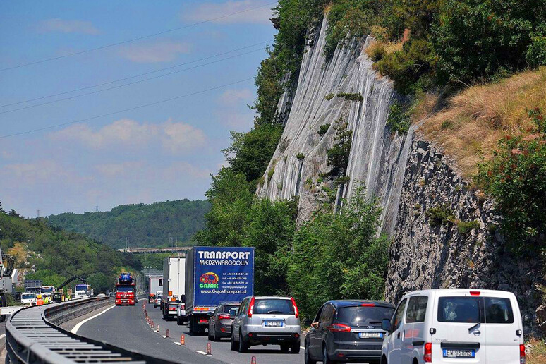 A4, messa in sicurezza delle pareti rocciose © ANSA/TriesteAllNews