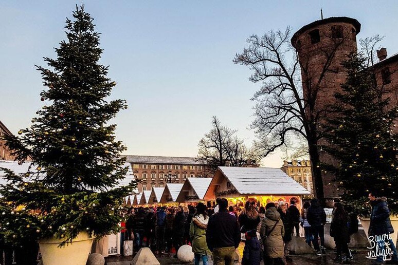 mercatino di Natale di Piazza Castello a Torino - RIPRODUZIONE RISERVATA