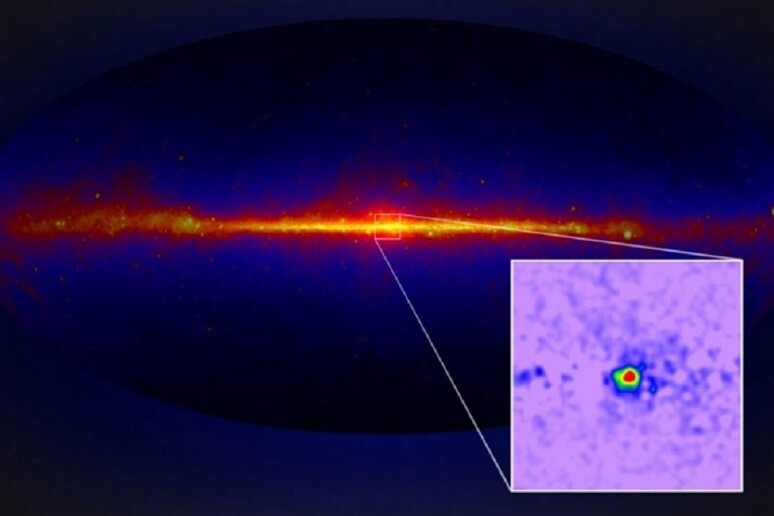 L 'eccesso di raggi gamma proveniente dal centro della Via Lattea, fotografato dal telescopio spaziale Fermi della Nasa (fonte: NASA/T. Linden, U.Chicago) - RIPRODUZIONE RISERVATA