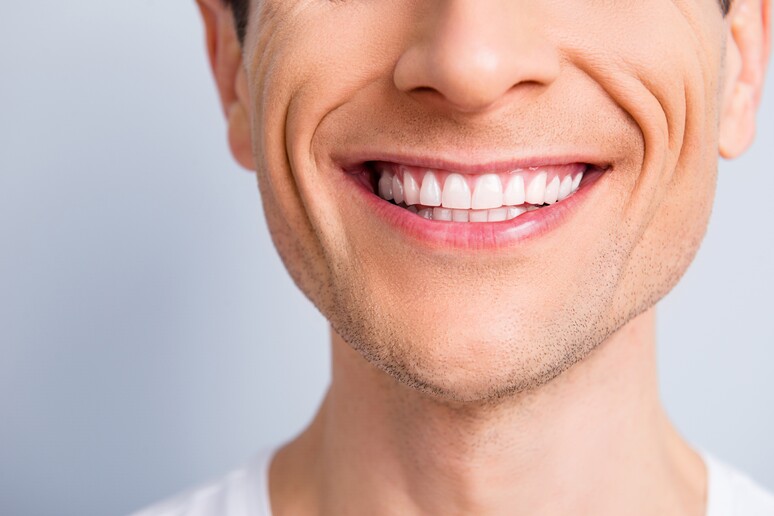 La salute del sorriso favorisce buona vita sessuale per lui - RIPRODUZIONE RISERVATA
