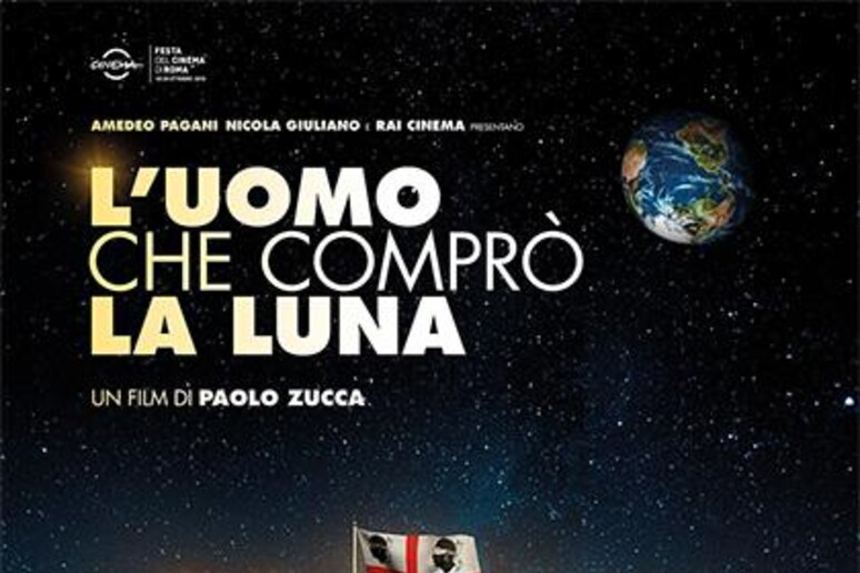 La locandina del film di Paolo Zucca  'L 'uomo che comprò la luna ' - RIPRODUZIONE RISERVATA