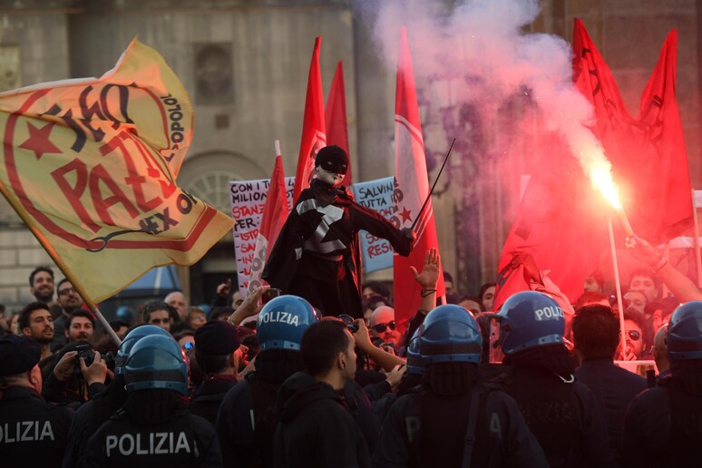 Protesta contro il ministro degli Interni a Napoli - RIPRODUZIONE RISERVATA