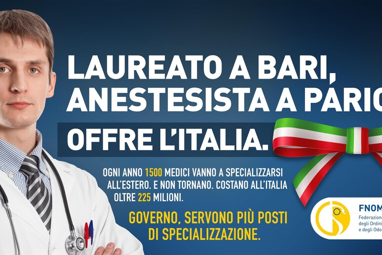 Il manifesto della campagna Fnomceo sulla fuga degli specialisti italiani all 'estero - RIPRODUZIONE RISERVATA