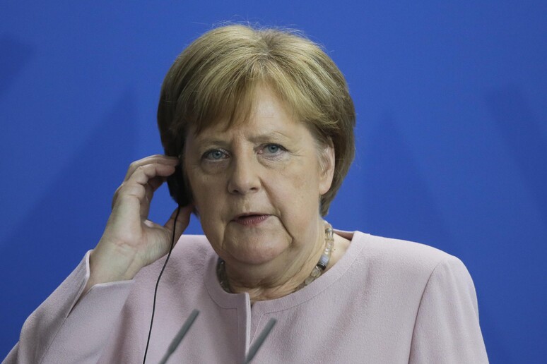Ucraina: Merkel, sanzioni fino alla riconsegna della Crimea © ANSA/AP