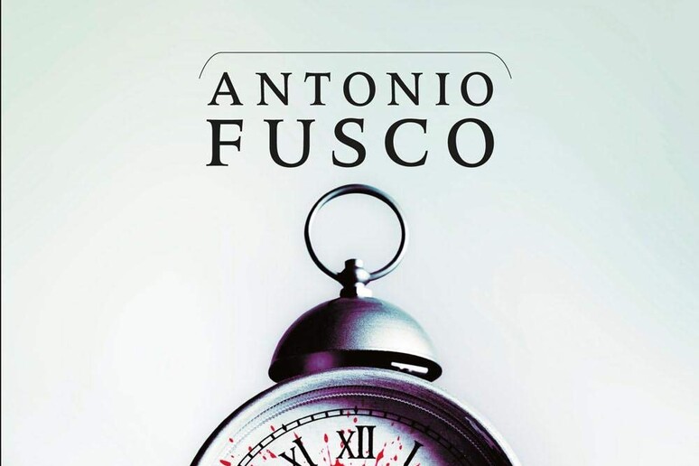 La copertina del libro di Antonio Fusco  'Alla fine del viaggio ' - RIPRODUZIONE RISERVATA