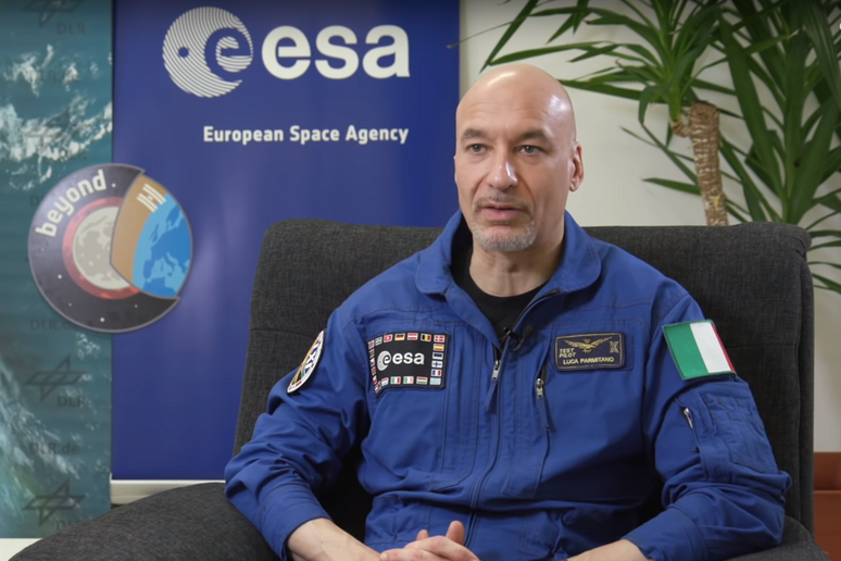 L 'astronauta Luca Parmitano nella sua prima intervista (fonte: ESA) - RIPRODUZIONE RISERVATA