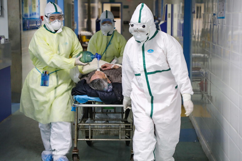 Coronavirus: vittime over 60, ma medico morto a 34 anni © ANSA/EPA