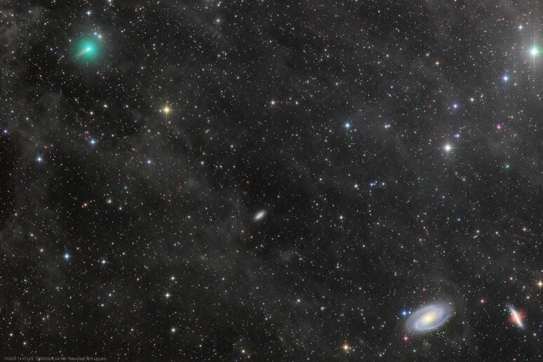 La cometa C/2019 Y4Atlas, in alto a sinistra, fotografata con le galassie M81 e M82 (fonte: Rolando Ligustri) - RIPRODUZIONE RISERVATA