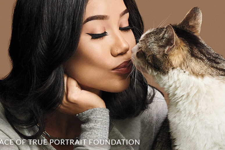 La cantautrice statunitense Jhene ' Aiko, fan di Kat Von D Beauty, amante degli animal e volto globale della campagna True Portrait Foundation. - RIPRODUZIONE RISERVATA