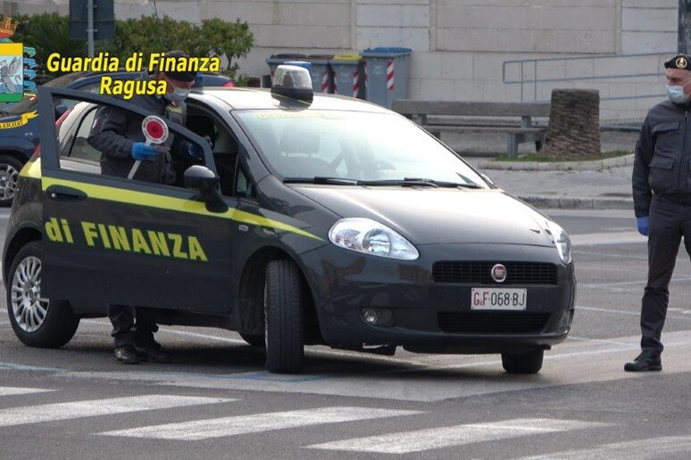 Coronavirus: Gdf arresta latitante, era in auto nel Ragusano - RIPRODUZIONE RISERVATA