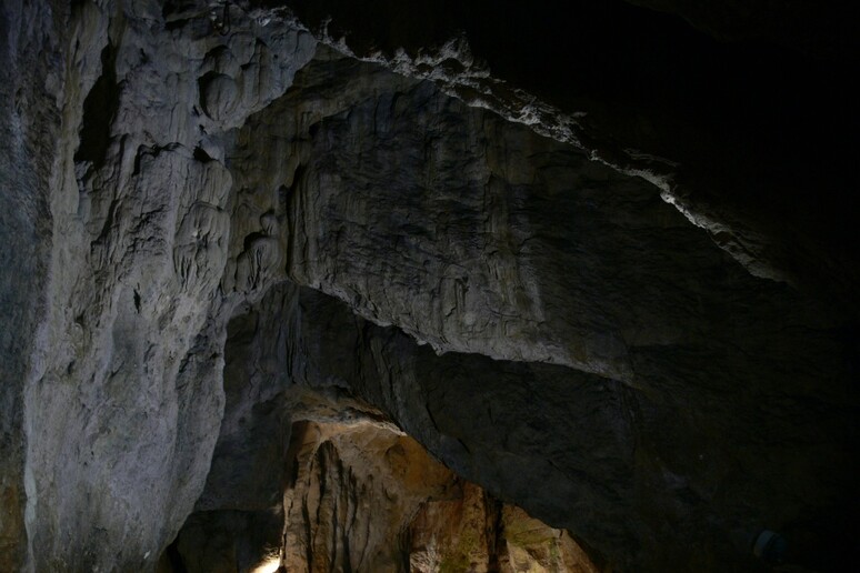 La grotta di Bacho Kiro, in Bulgaria. Qui sono state scoperte le più antiche testimonianze della presenza dell 'Hono sapiens in Europa (fonte: Nenko Lazarov, Wikipedia) - RIPRODUZIONE RISERVATA