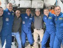 Con l'arrivo dei 4 astronauti della missione Crew 3 (in tuta azzurra) l'equipaggio della Stazione Spaziale è al completo (fonte: NASA TV) (ANSA)
