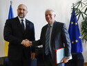 Il Premier ucraino, Denys Shmyhal, con l'Alto Rappresentante dell'Ue, Josep Borrell (ANSA)