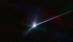 L’immagine, scattata da ricercatori al NoirLab utilizzando il telescopio Soar, immortala il vasto pennacchio di polvere e detriti rilasciato dalla superficie dell’asteroide spinto (Fonte: NSF’s NOIRLab) (ANSA)
