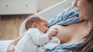 Ginecologi, bene rooming-in del neonato ma più supporto (ANSA)