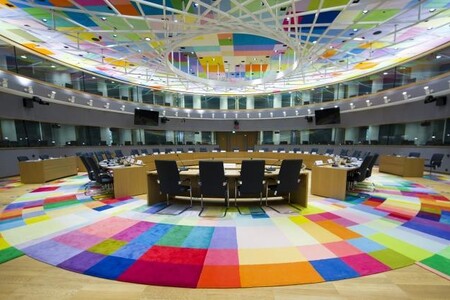 Interno dell'Europa Building, sede del Consiglio europeo