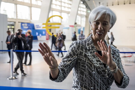 Lagarde, 'pieno impegno a riportare l'inflazione al 2%'