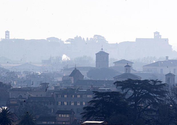 Smog a Roma (archivio ANSA/MASSIMO PERCOSSI) © ANSA