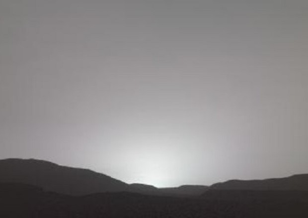 Particolare del primo tramonto marziano ripreso da Perseverance (fonte: Perseverance/NASA, Twitter) © Ansa