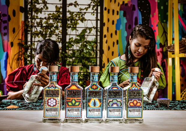 Limited Edition Altos Huichol, una collezione di bottiglie di tequila che diventano pezzi unici e preziosi, creati con le perline (Fonte: Ufficio Stampa) © Ansa