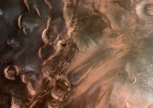 Particolare del polo Sud di Marte (fonte: ESA/DLR/FU Berlin (G. Neukum),CC BY-SA 3.0 IGO) © Ansa