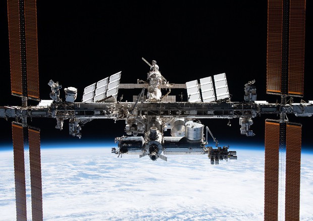 La Stazione spaziale internazionale fotografata dalla Crew Dragon Endeavour (fonte: NASA) © Ansa