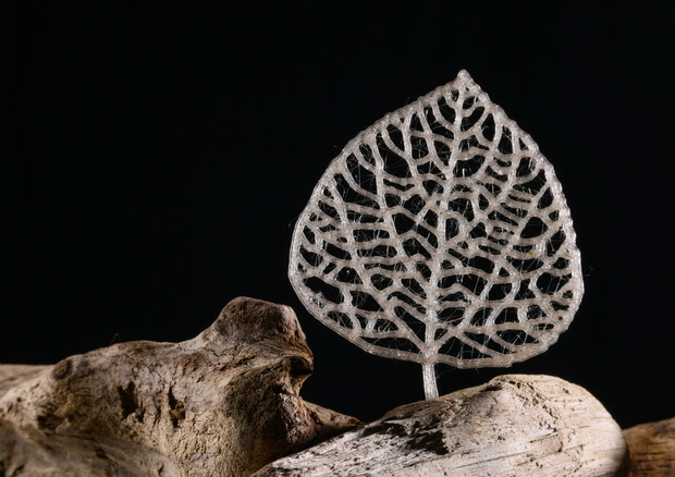 Una foglia stampata in 3D a partire dalla nuova bio-plastica (Fonte: Alain Herzog (EPFL) ) © Ansa
