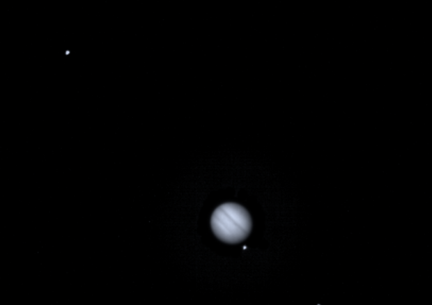 L'immagine, risultato della fusione di diversi scatti fatti dalla fotocamera Draco della sonda Dart, mostra Giove e i suoi satelliti; da sinistra a destra: Ganimede, Giove, Europa, Io e Callisto (Fonte: NASA/Johns Hopkins APL) © Ansa