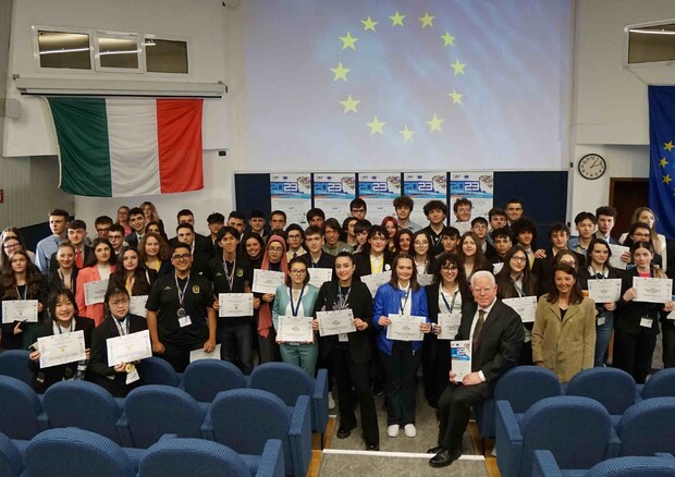I vincitori del concorso europeo 'I giovani e le scienze' (fonte: FAST) © Ansa