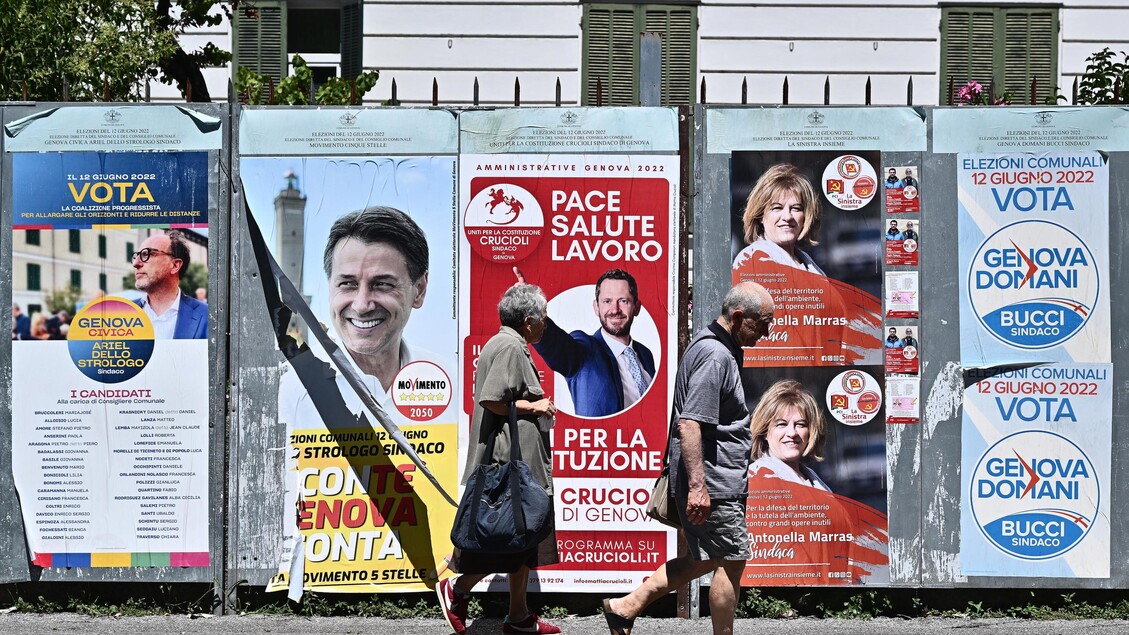 Manifesti elettorali a Genova