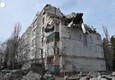 Ucraina, attacco nella regione di Kharkiv: soccorritori al lavoro tra detriti e macerie (ANSA)