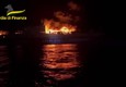 Traghetto a fuoco, le immagini del rogo e dei soccorsi © ANSA