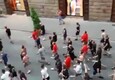 Calcio, i tifosi del Twente sfilano in lungarni e centro a Firenze (ANSA)