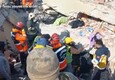 Terremoto in Turchia, bambino trovato vivo dopo 80 ore sotto le macerie (ANSA)