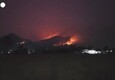 Thailandia, i vigili del fuoco combattono un vasto incendio boschivo (ANSA)
