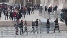 Milano, turisti in fila ai musei (ANSA)