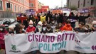 Milano, girotondo e flashmob per chiedere l'istituzione della strada scolastica(ANSA)