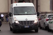 Milano, rimossi i monopattini in sosta vietata