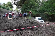 Frana a Messina, auto sommerse nel fango