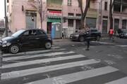 Milano, auto passa col rosso: 5 giovani feriti, uno grave