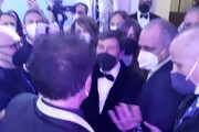 Sanremo, l'abbraccio tra Morandi e Ranieri: 'Abbiamo avuto due premi importanti'