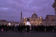 Ratzinger, in fila a San Pietro sin dall'alba per rendergli omaggio