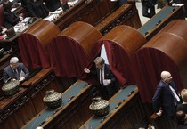 Un momento della riunione del Parlamento in seduta comune durante l'elezione del presidente della Repubblica nel 2015 (ANSA)