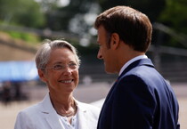 Elisabeth Borne con Emmanuel Macron (ANSA)