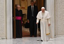 Il Papa ieri nell'udienza ai Neocatecumenali (ANSA)