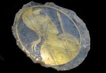 Il reperto trovato durante gli scavi della metro C:  'Roma', donna simbolo della città (ANSA)