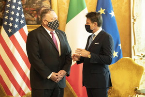 Giuseppe Conte con Mike Pompeo (ANSA)